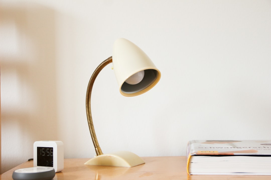 Photo wireless charging table lamp
